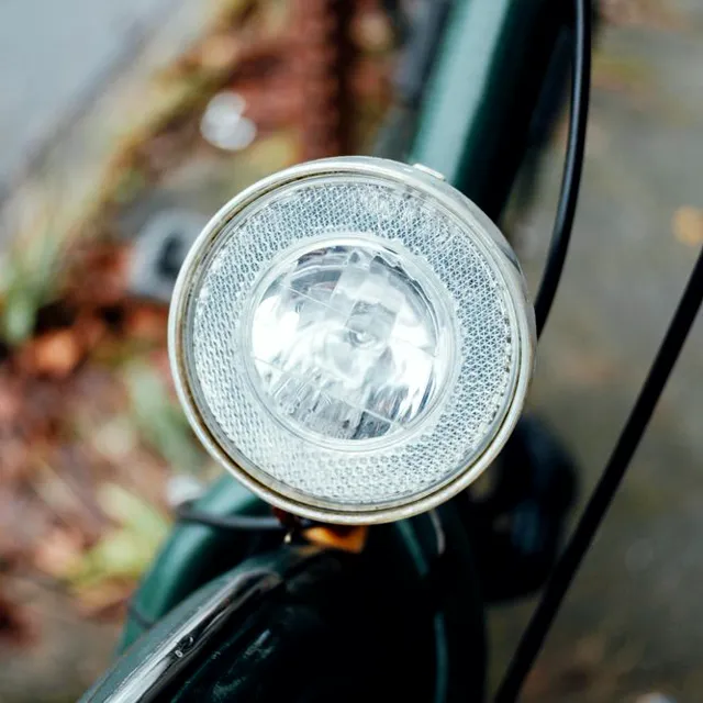 Round front lamp on a bicycle