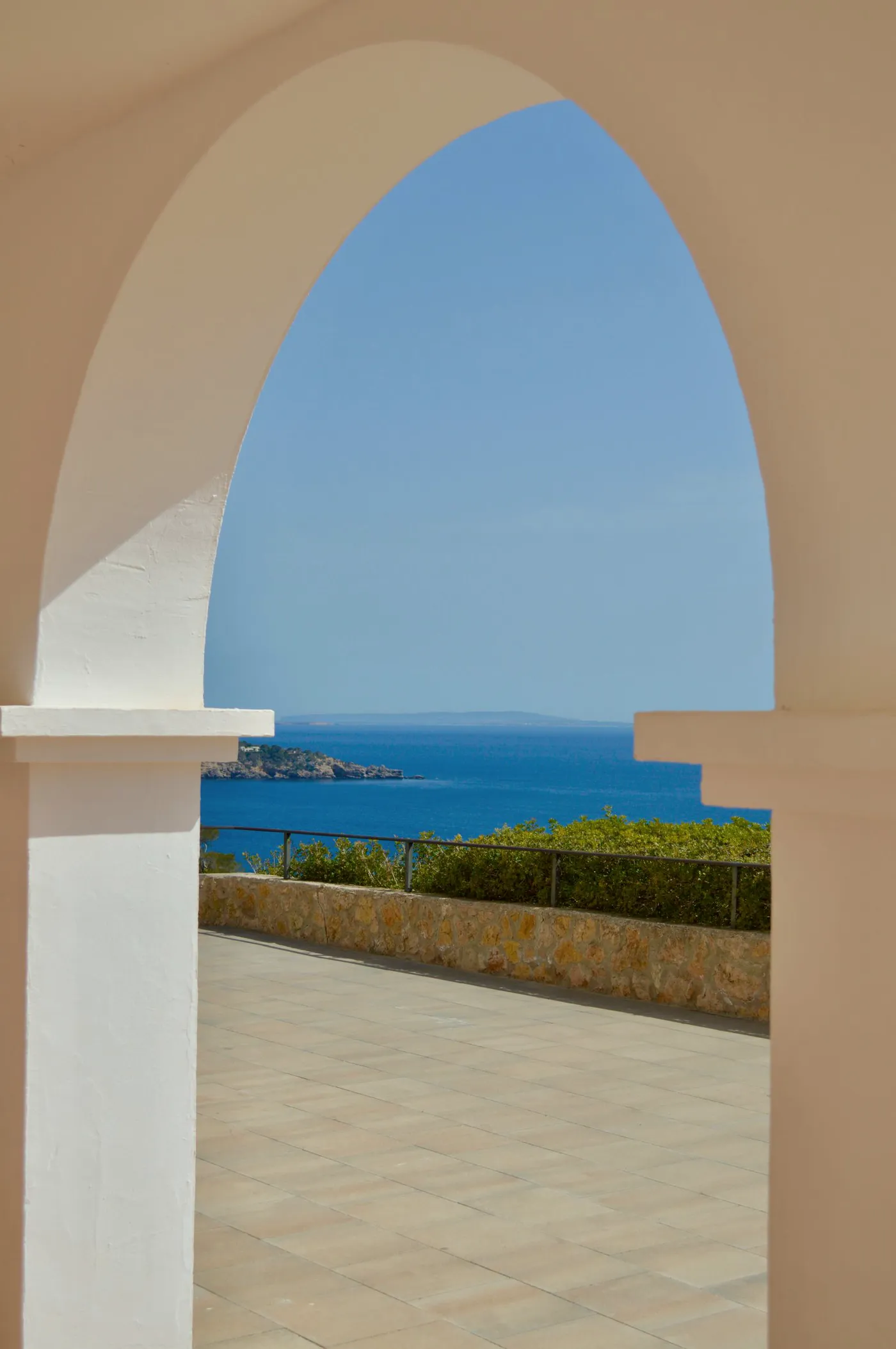 Sea seen through a plaster archway