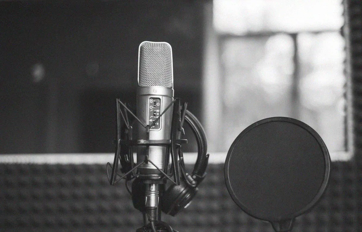 Condenser microphone and pop filter in a small treated booth